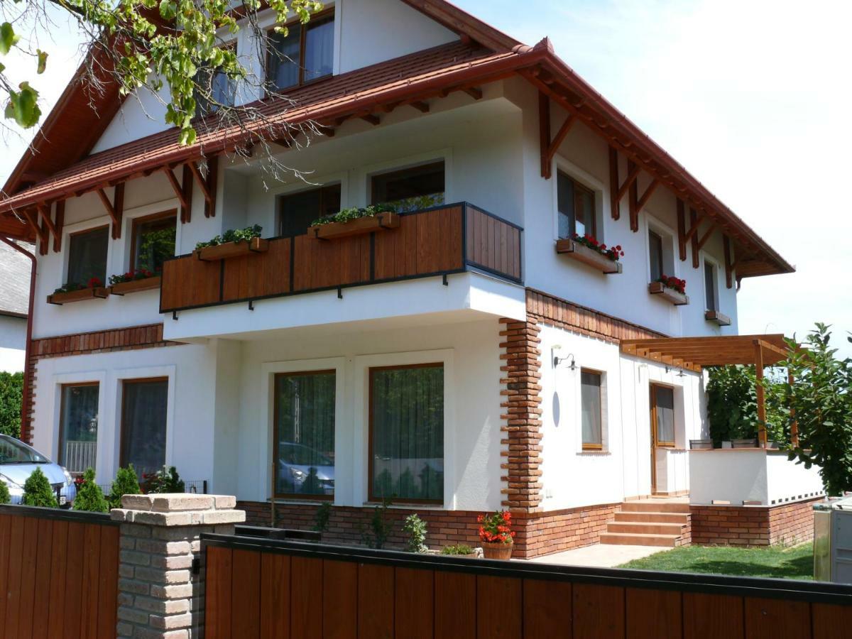 Sara Apartman Heviz Exterior photo